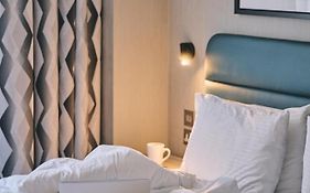 City Sleeper At Royal National Hotel